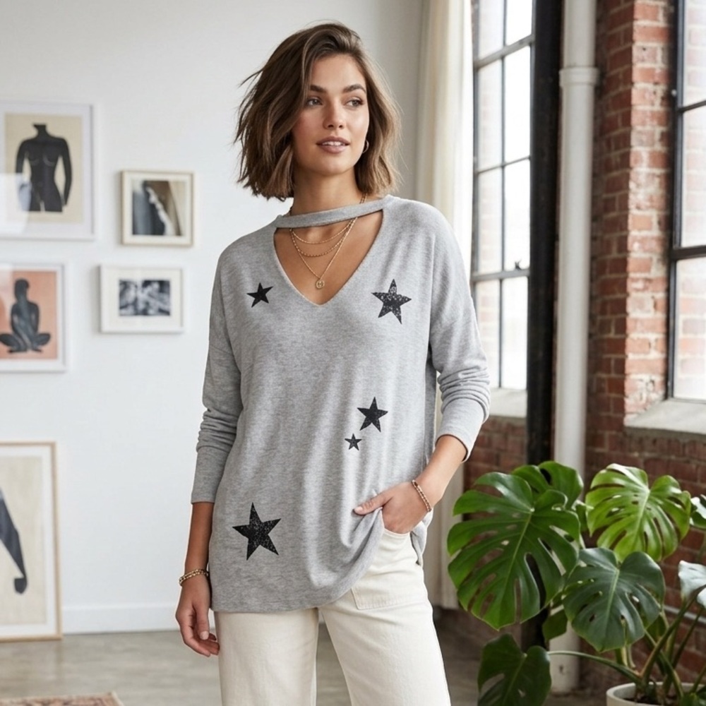 1.4.3. Story by Line Up Light Gray V-Neck Star Print Sweater